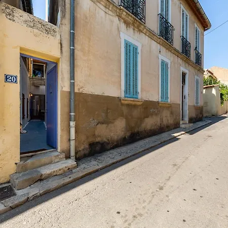 En - Coeur Pieton Historique Avec Patio Privatif, La Au Bout De La Rue ! La Ciotat